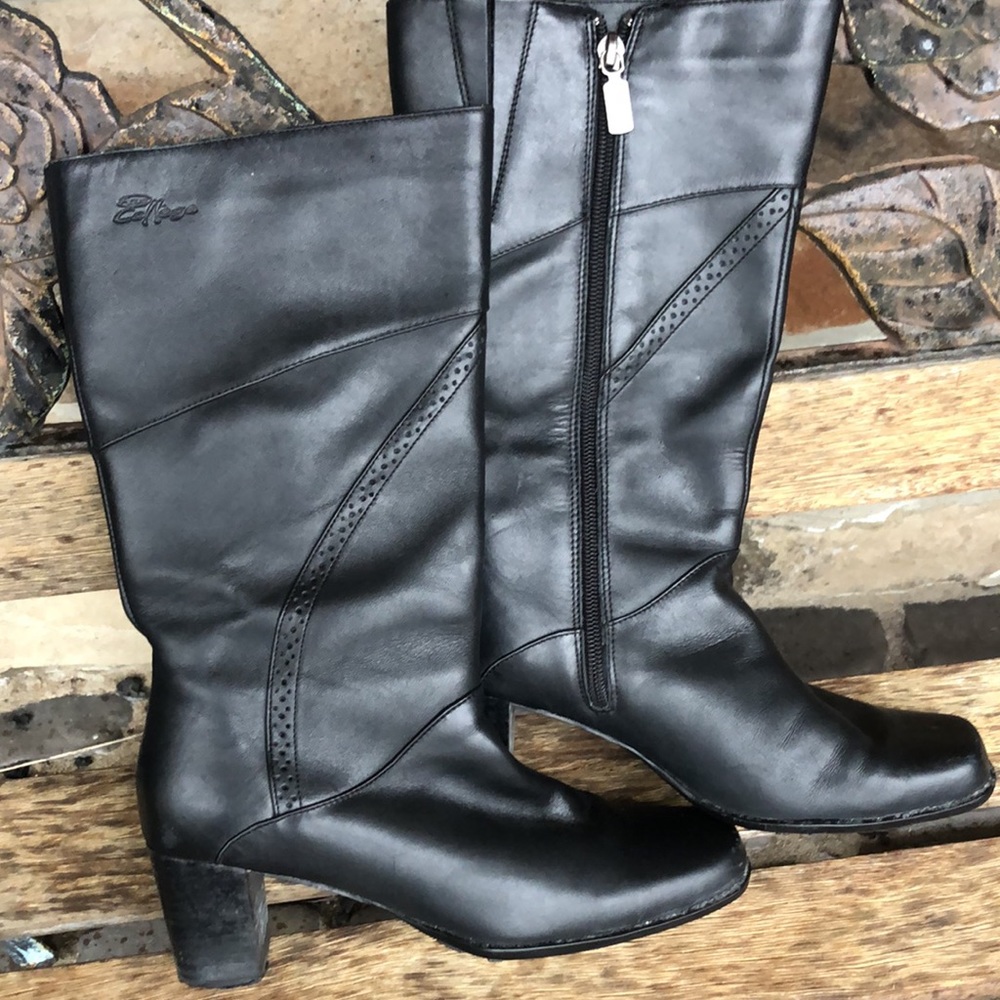 College Black leather spring/fall boots. Size 7. Made in Canada.